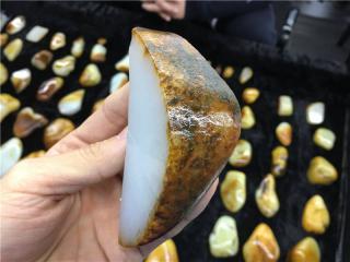 8000万的赌石第一大案开庭!和田玉赌石也要几分小心!