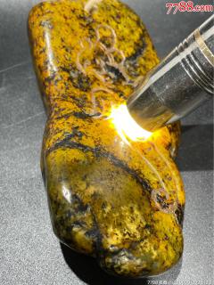 和田玉原石带字虎兽把件